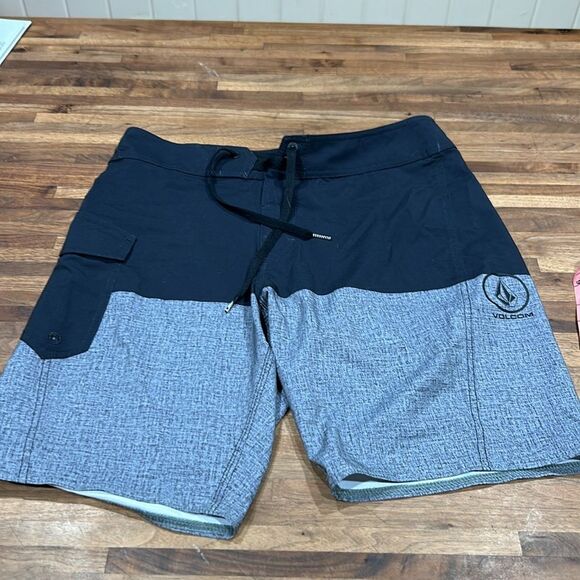Volcom Color Block Boarshorts Never Worn , Super Cool! Size 29 - Picture 9 of 9